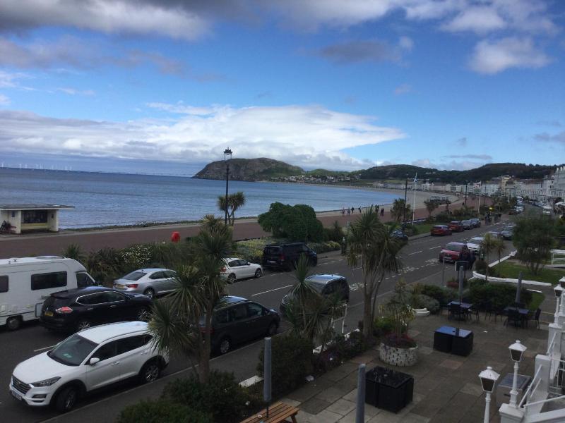 Double Room with Sea View image 4