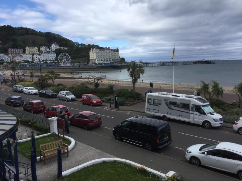 Double Room with Sea View image 3