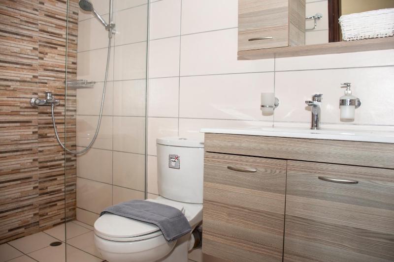 Triple Room with Sea View image 2