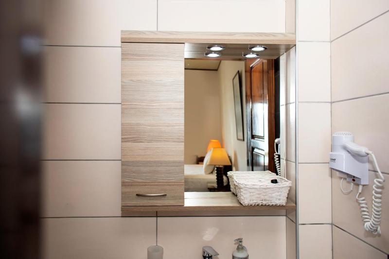 Triple Room with Sea View image 3