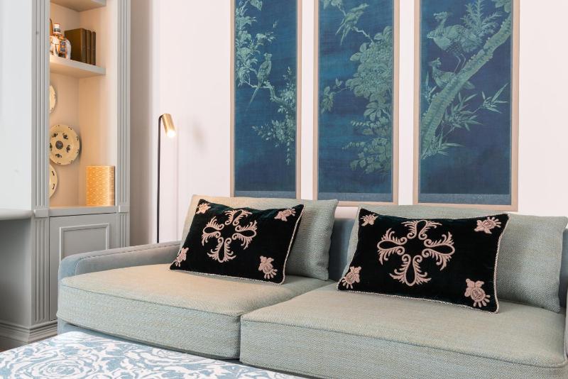 Junior Suite with Balcony image 3