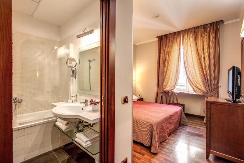 Economy Double or Twin Room image 3