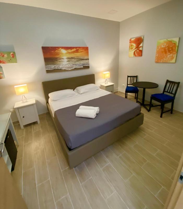 Double Room image 4
