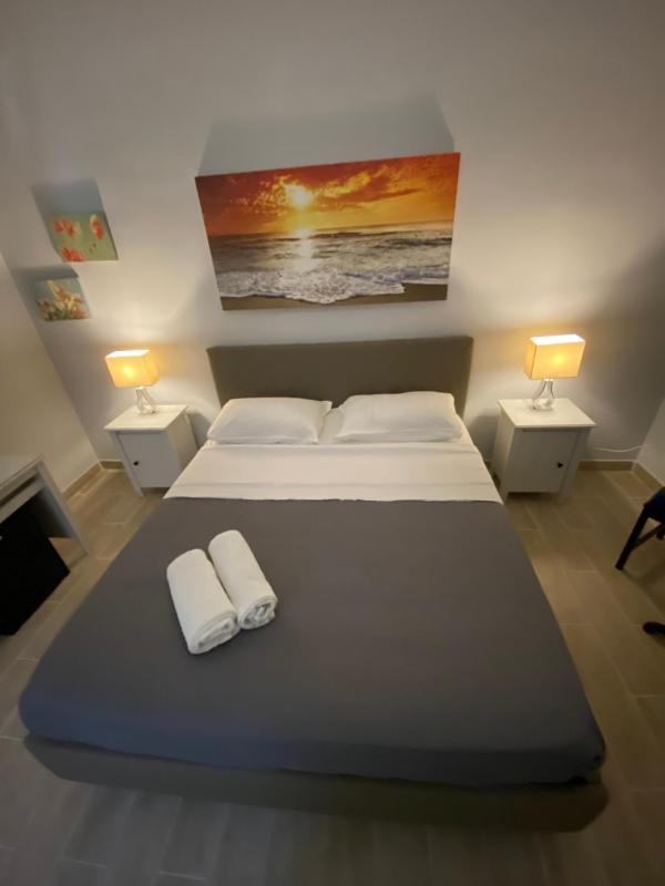Double Room image 3