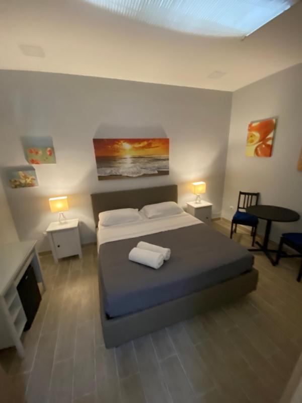 Double Room image 2