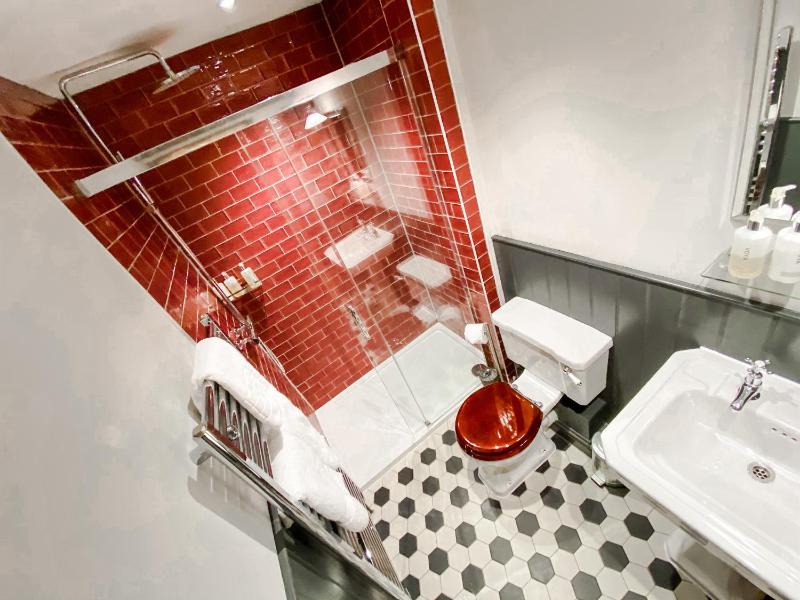 Standard Double Room image 3