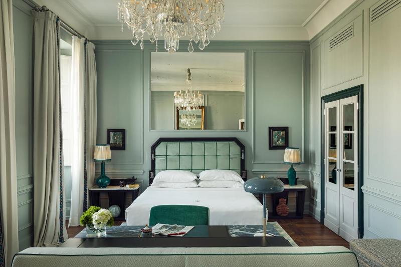 Santa Maria Novella Master Suite image 3