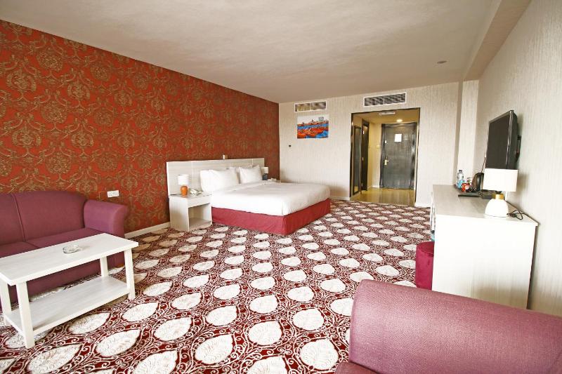 Grand Room with Creek & Heritage Views image 4