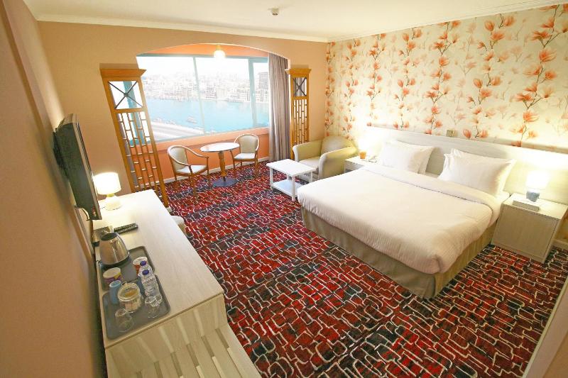 Premier Room with Creek & Heritage Views image 4