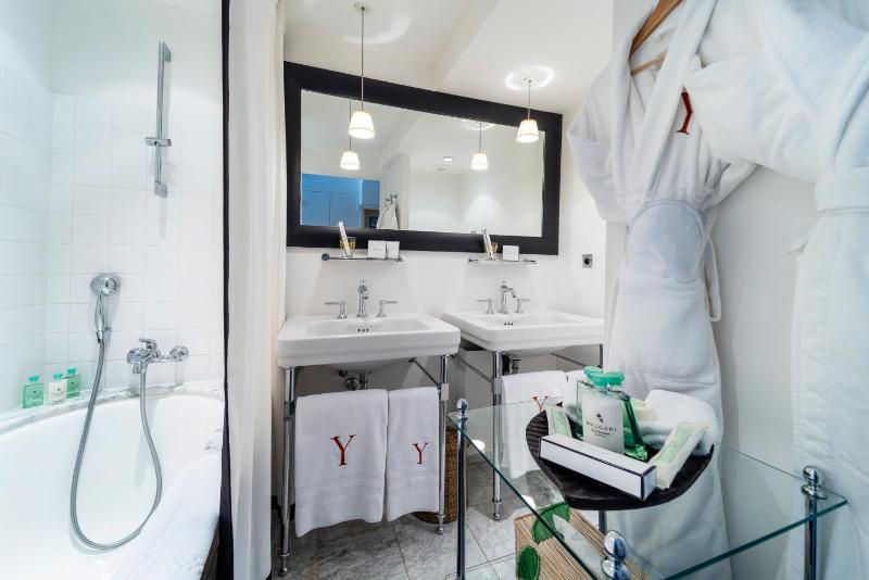 Standard Double or Twin Room image 1
