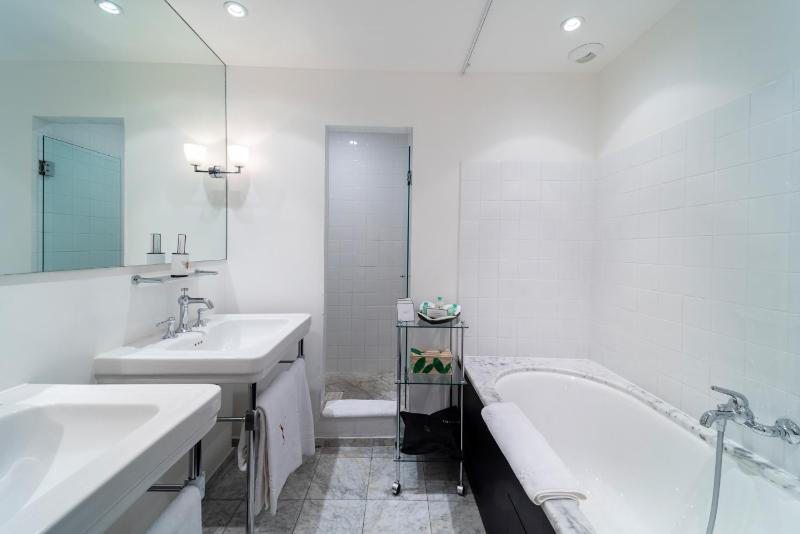 Superior Double or Twin Room image 3
