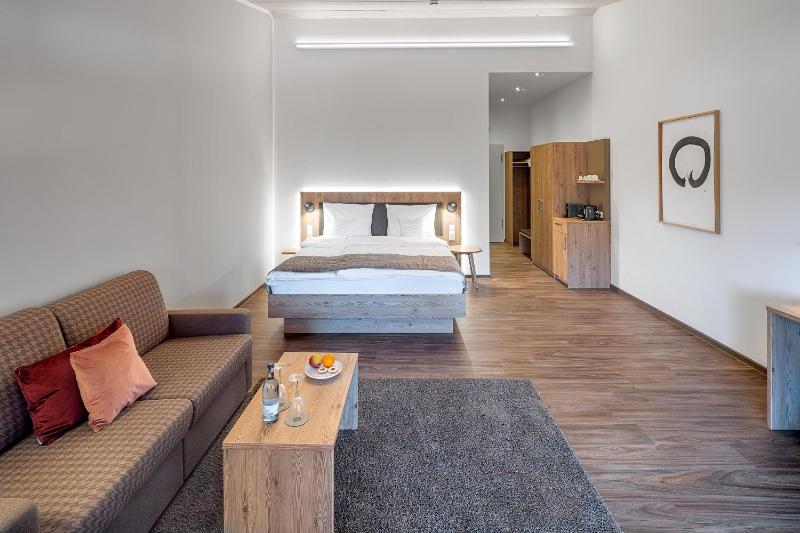 Large Double Room image 4