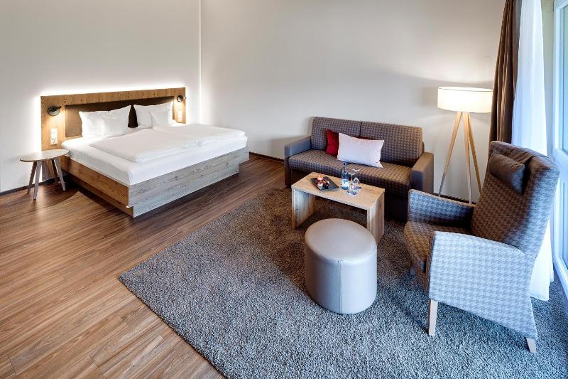 Large Double Room image 1