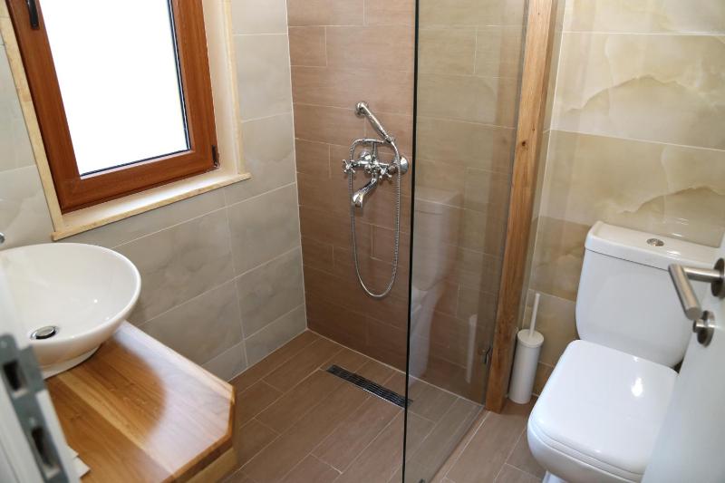 Superior Double Room with Balcony image 4