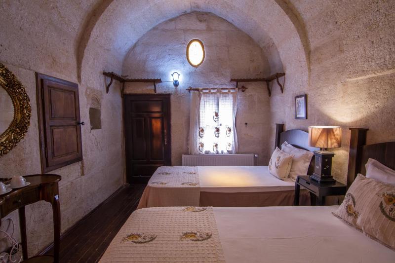 Standard Twin Room image 3