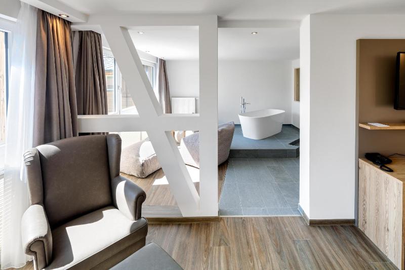 Suite with Sauna image 4