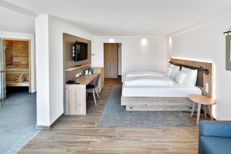 Suite with Sauna image 2