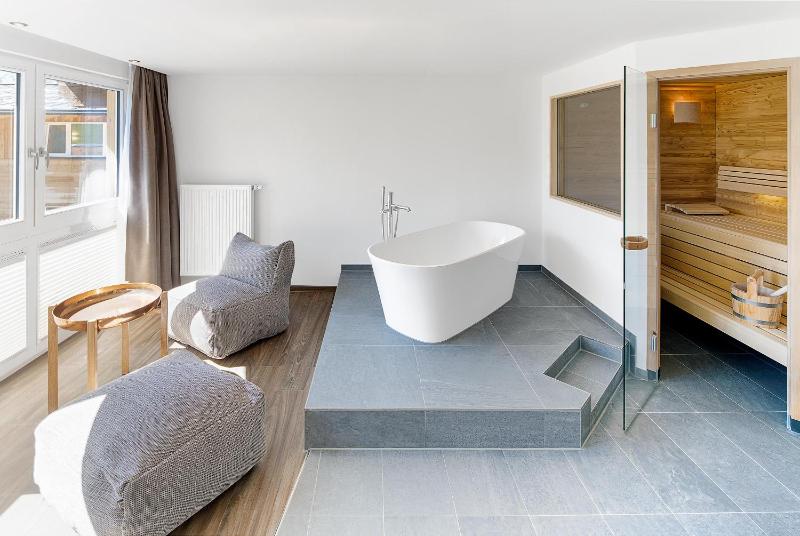 Suite with Sauna image 3