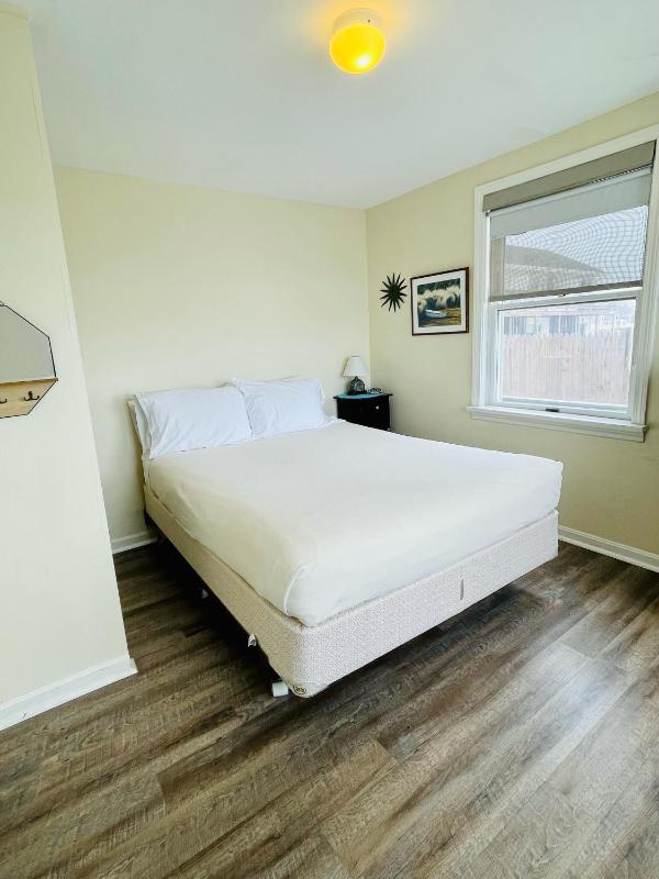 One-Bedroom Apartment - Ocean Front image 3