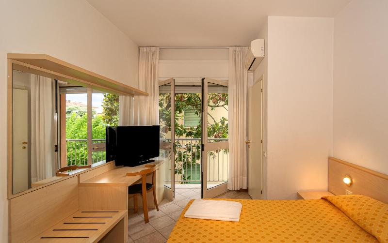 Double Room image 4