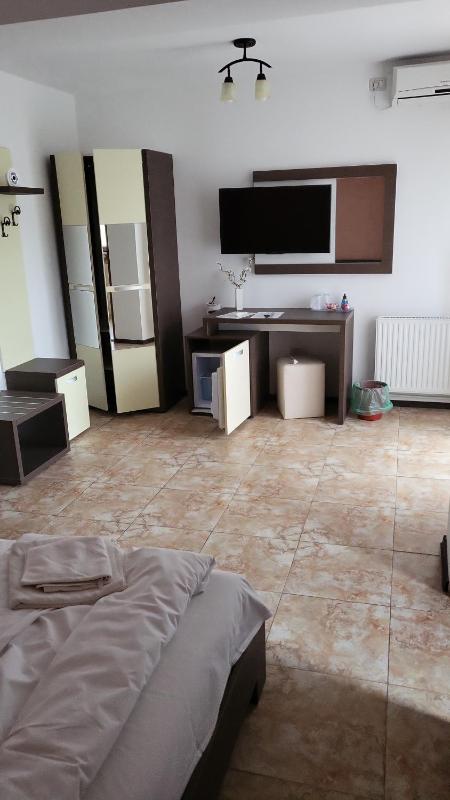 Twin Room image 4