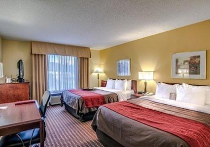 Queen Room with Two Queen Beds - Non-Smoking image 2