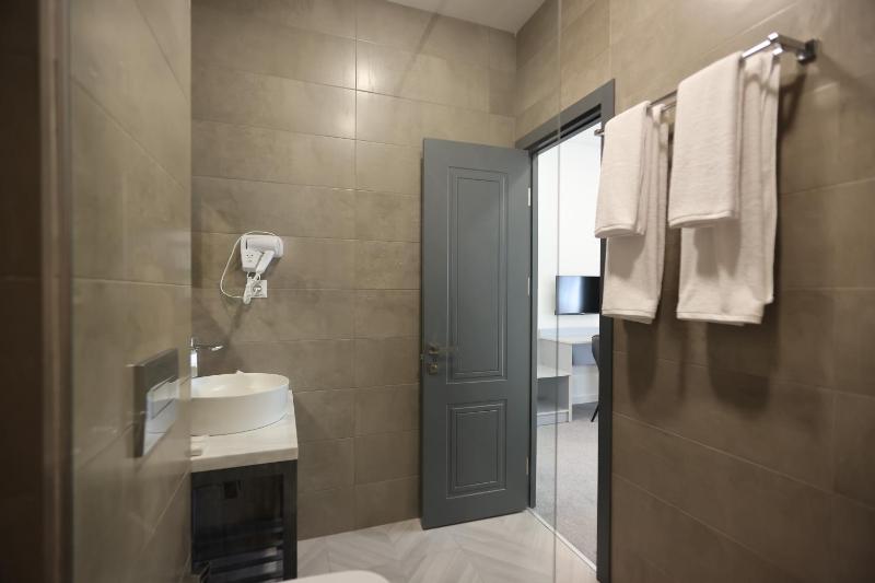 Superior Deluxe Double or Twin Room  image 4