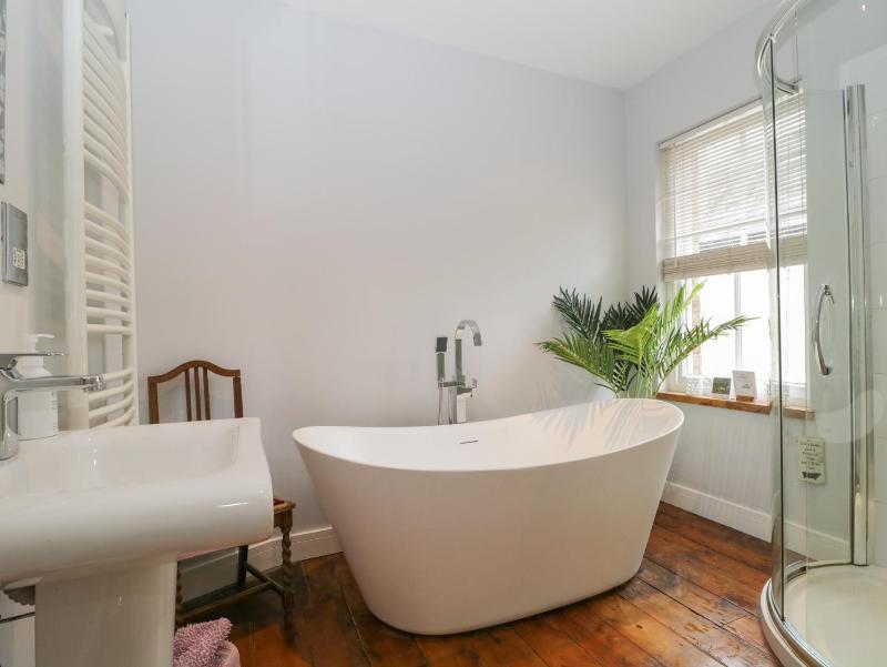 Banks Place - image 12
