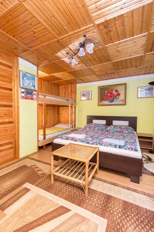 Double Room with Shared Bathroom image 2