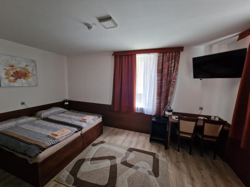 Classic Double or Twin Room image 2