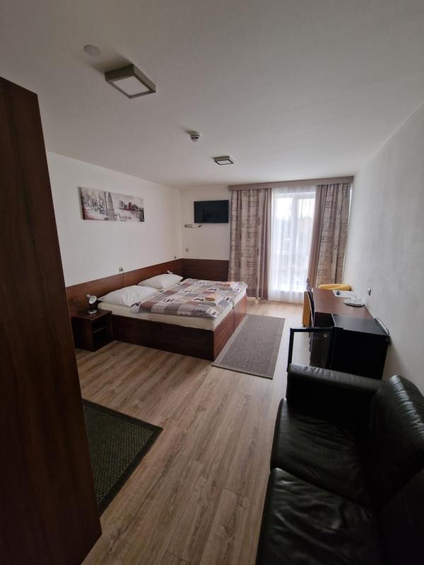 Classic Double or Twin Room image 3
