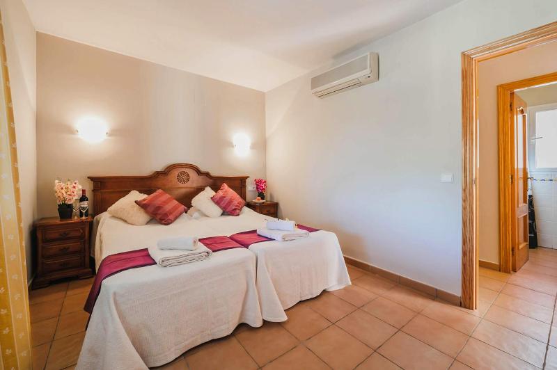 Villa Valeta by Villa Plus - image 8