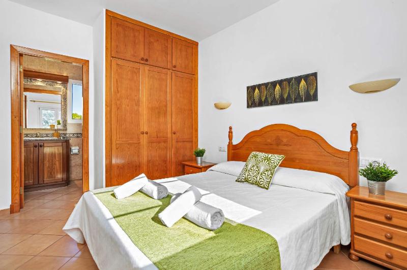 Villa Genestar by Villa Plus - image 17