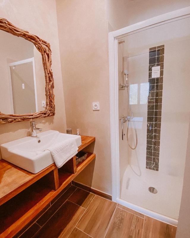 Double Room image 4