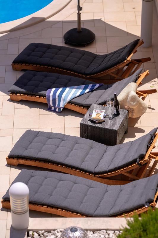 Hektorovic poolside apartments - image 38