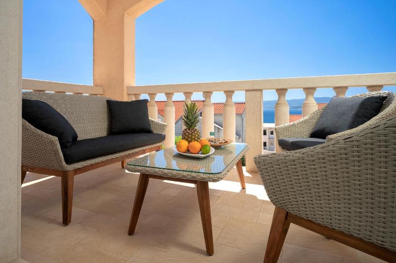Hektorovic poolside apartments - image 21