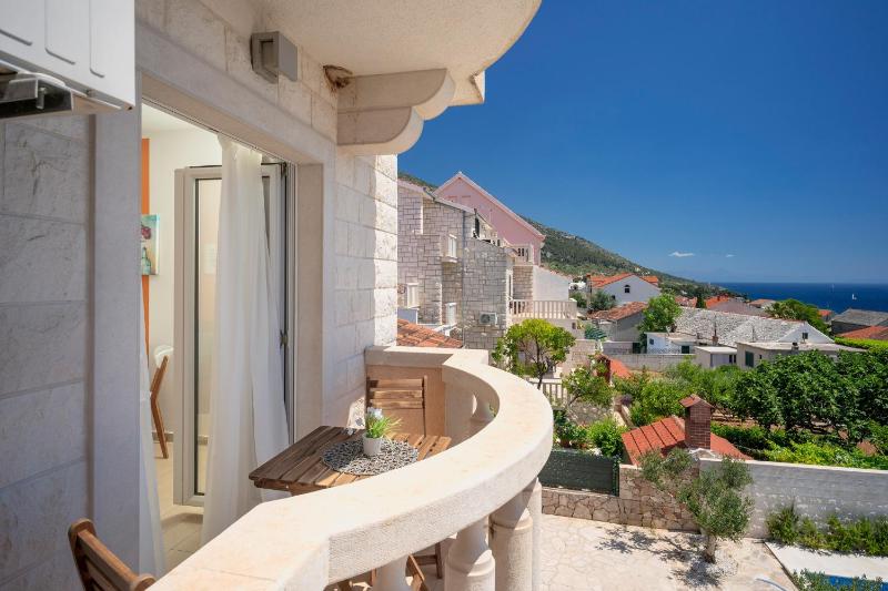 Hektorovic poolside apartments - image 20