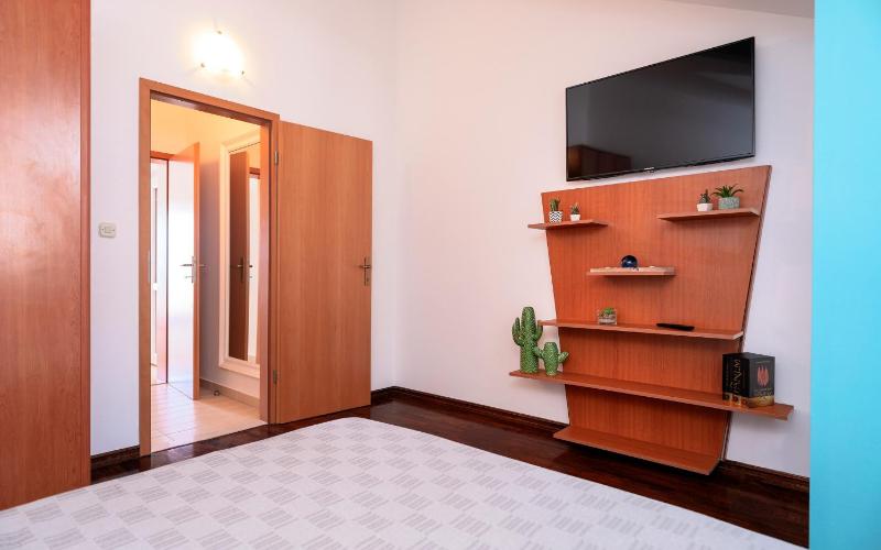 Hektorovic poolside apartments - image 3