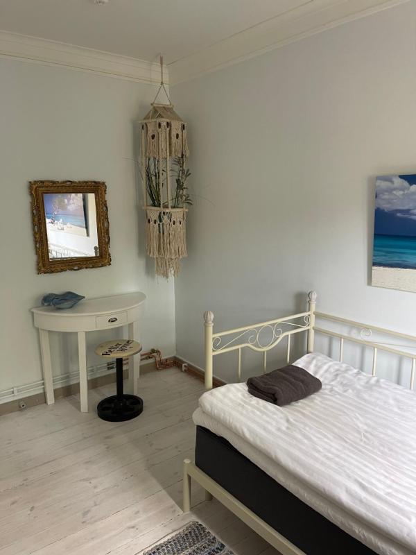 Standard Single Room with Shared Bathroom image 4