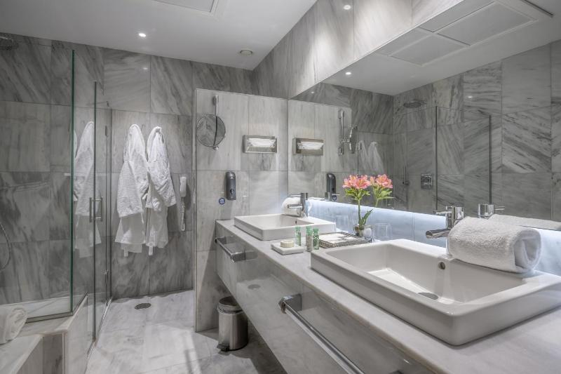 Double or Twin Room image 3