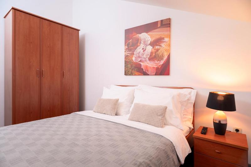 Hektorovic poolside apartments - image 35