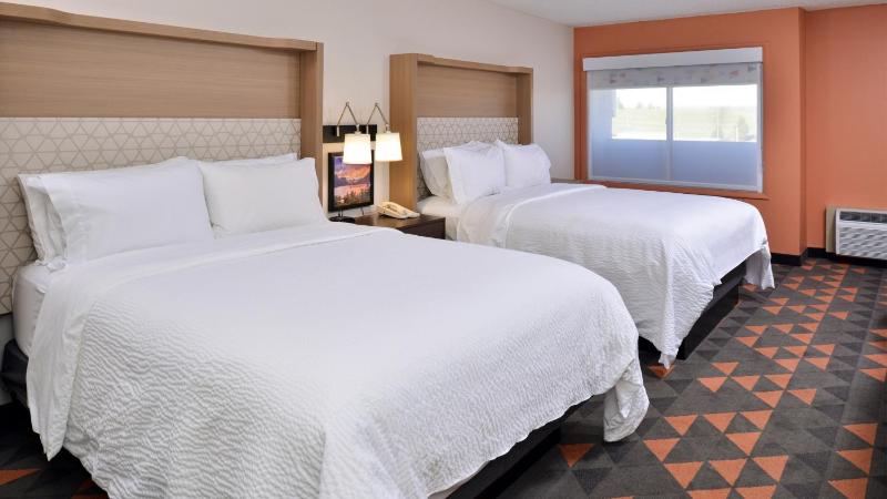 Queen Room with Two Queen Beds - Pool Side image 4