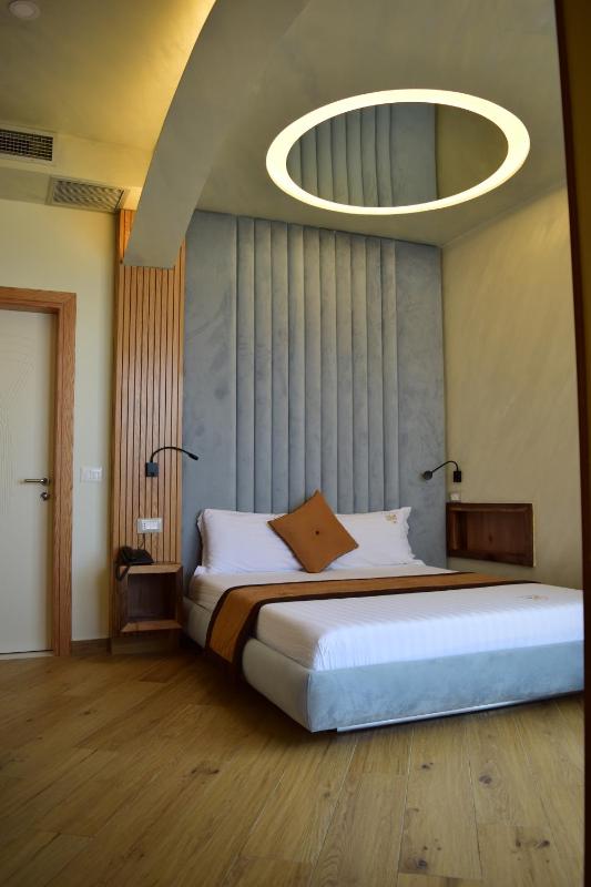 Panorama Deluxe double room with sea view image 4