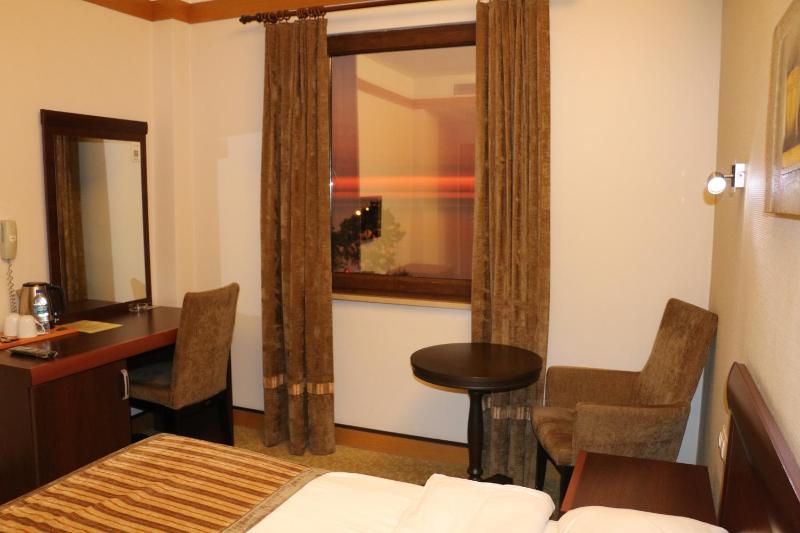Large Double Room image 3