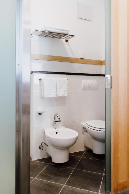 Deluxe Double Room with Balcony image 3