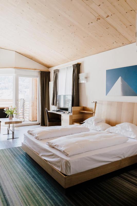 Deluxe Double Room with Balcony image 1