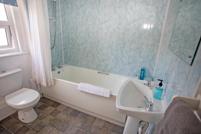 Single Room 2 with Private External Bathroom image 3