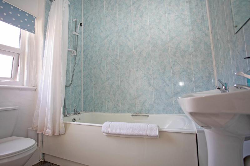 Single Room 2 with Private External Bathroom image 4