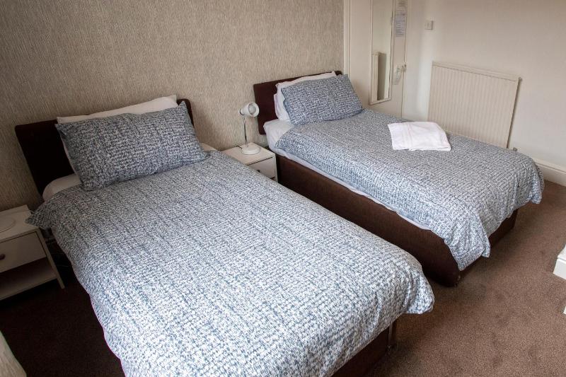Twin Room 4 image 2