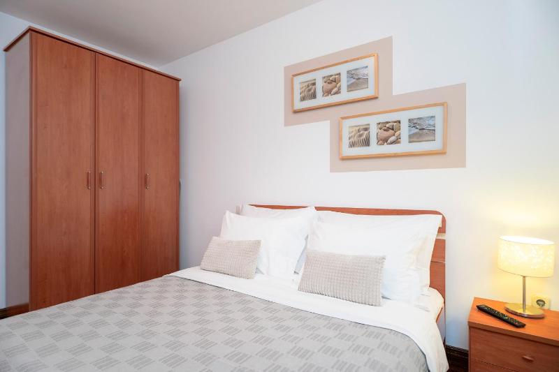 Hektorovic poolside apartments - image 36